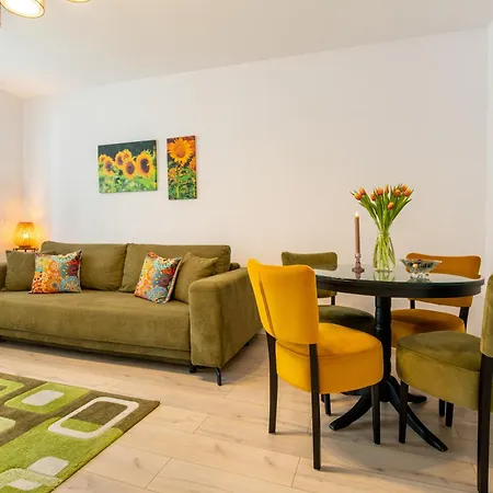 Springhome - Cozy With Balcony & Parking *