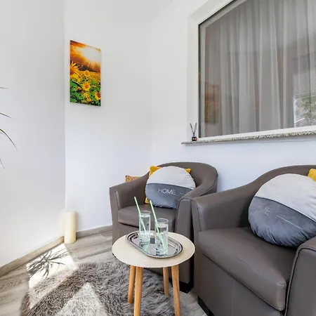 Springhome - Cozy With Balcony & Parking