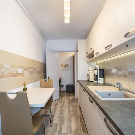 Springhome - Cozy With Balcony & Parking Braszów