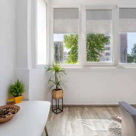 Apartment Springhome - Cozy With Balcony & Parking *