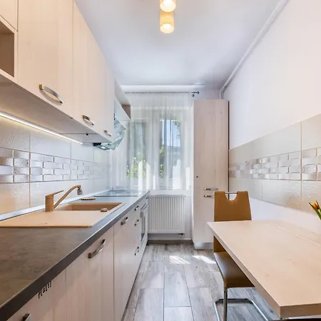 Springhome - Cozy With Balcony & Parking Apartment