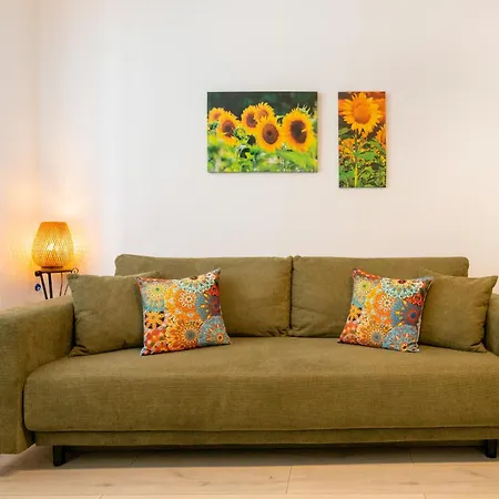 Springhome - Cozy With Balcony & Parking