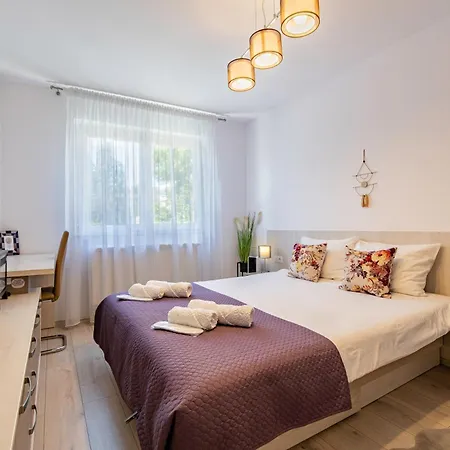 Springhome - Cozy With Balcony & Parking Apartment *