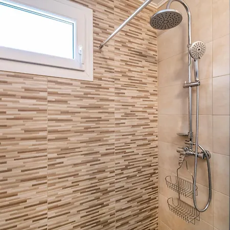 Springhome - Cozy With Balcony & Parking Appartement