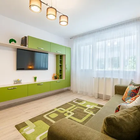 Apartament Springhome - Cozy With Balcony & Parking