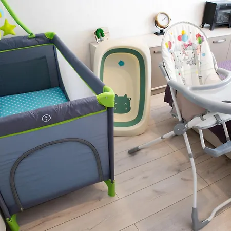 Springhome - Cozy With Balcony & Parking Appartement