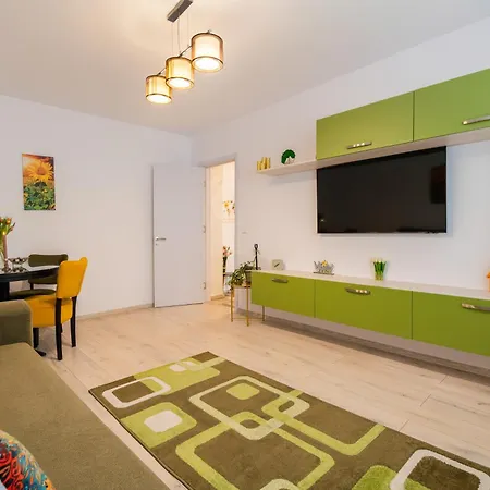 Springhome - Cozy With Balcony & Parking * Braszów