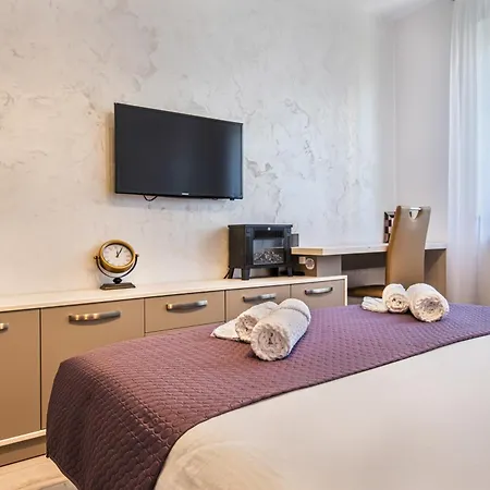Springhome - Cozy With Balcony & Parking Apartment *