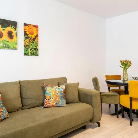 Apartment Springhome - Cozy With Balcony & Parking *