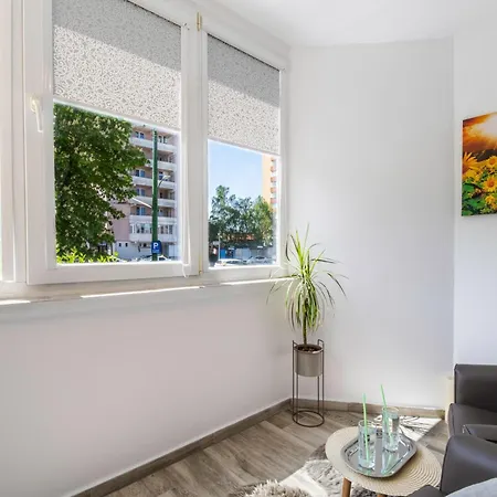 Apartment Springhome - Cozy With Balcony & Parking *