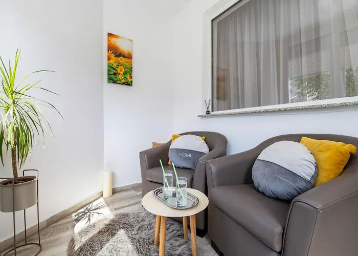 Springhome - Cozy With Balcony & Parking