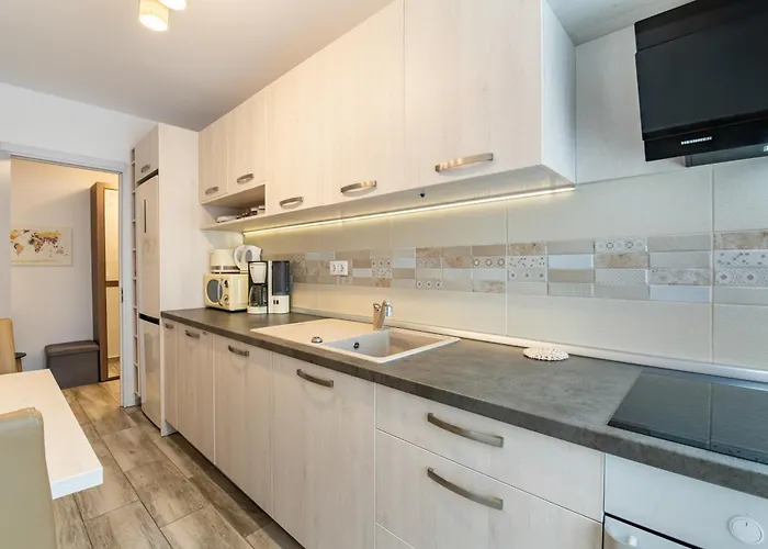 Springhome - Cozy With Balcony & Parking Appartamento