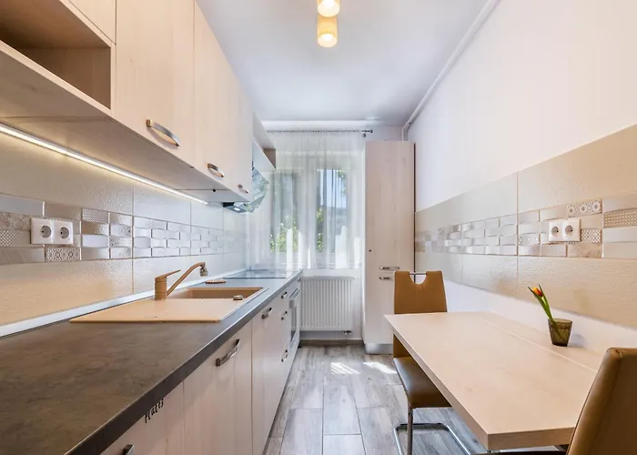 Springhome - Cozy With Balcony & Parking 公寓