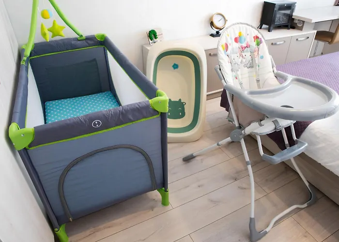 Springhome - Cozy With Balcony & Parking 公寓